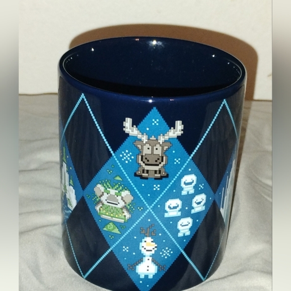 Disney Frozen ceramic coffee mug with a cross-stitch design. Collectors Edition. - Picture 2 of 3